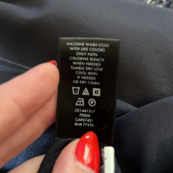 Ann Taylor blazer.  Size 6 - Picture 10 of 11